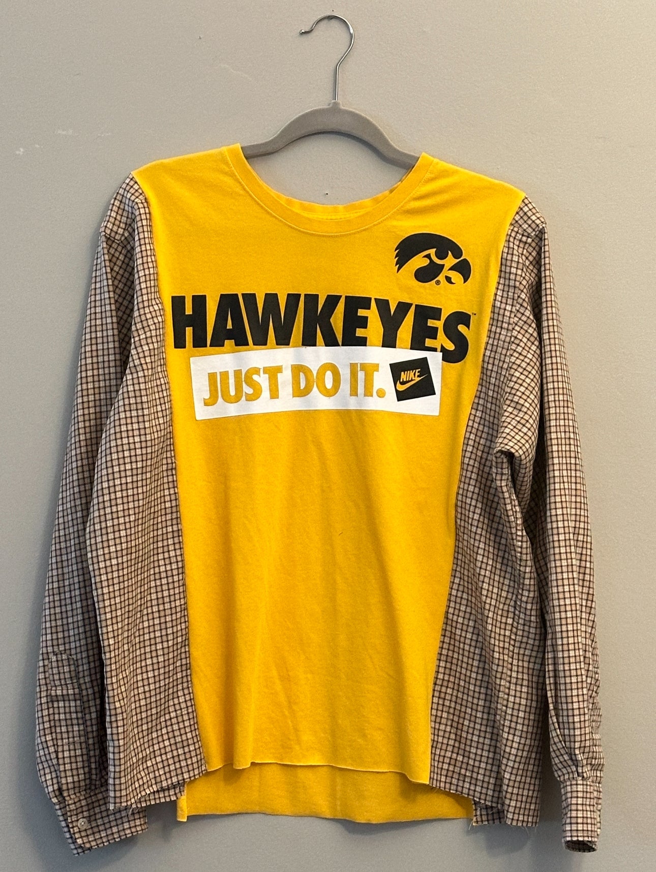 Iowa Hawkeyes Nike Plaid Shirt - L